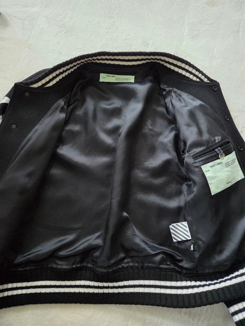 オフホワイト　Off-White　スタジャン