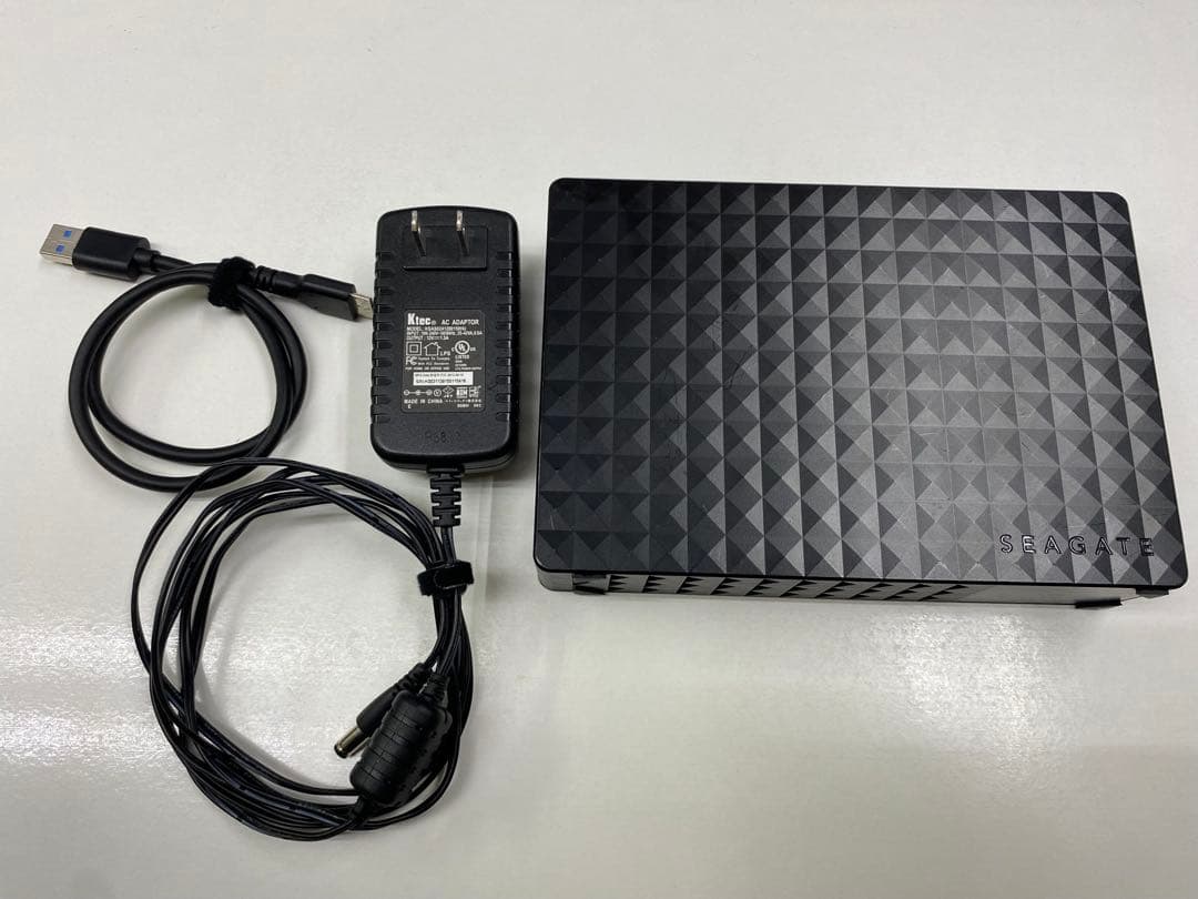 SEAGATE HDD 8TB【利用時間230時間、ケースに目立つ傷多数有】