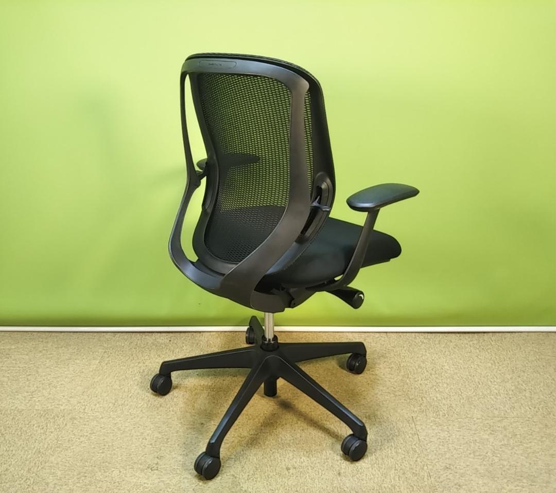 ax　オカムラ　シルフィーチェア　ローバック　固定肘　前傾機能　メッシュ　中古品