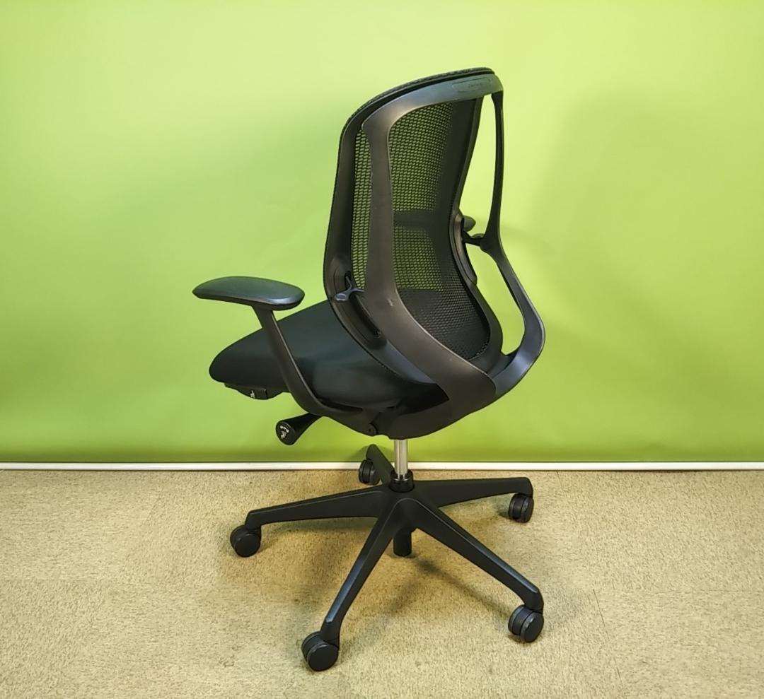 ax　オカムラ　シルフィーチェア　ローバック　固定肘　前傾機能　メッシュ　中古品