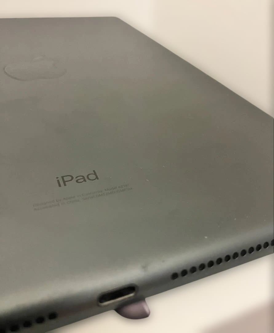 【即利用可】Apple iPad 32GB 本体 充電器付 第7世代 Wi-Fi