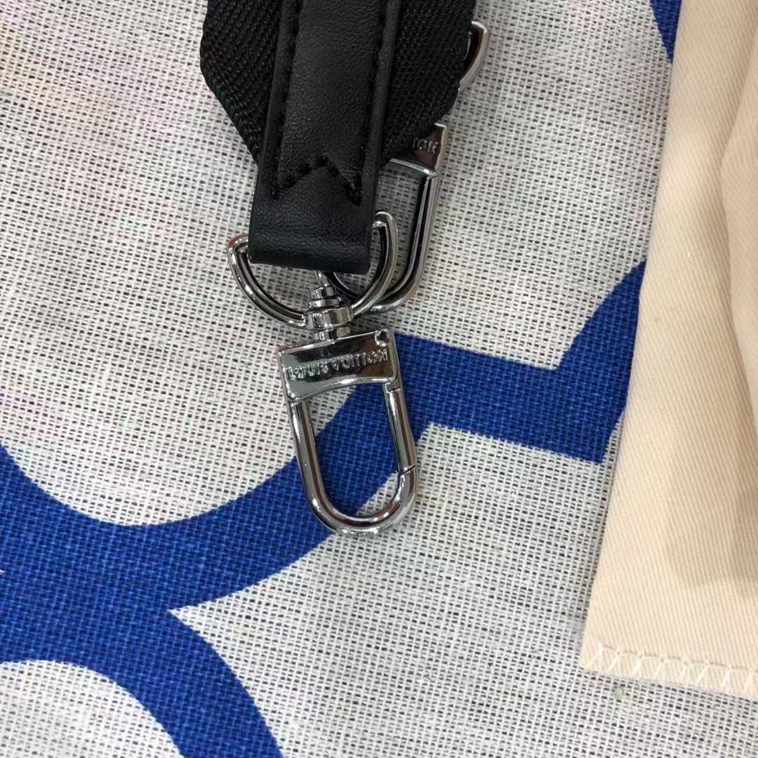 モンクレールブラックのフード付きダウンジャケット