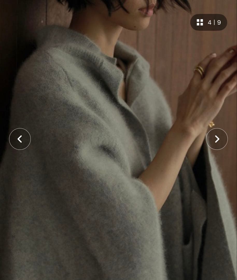 ウール混合素材 ボタン付きケープコート