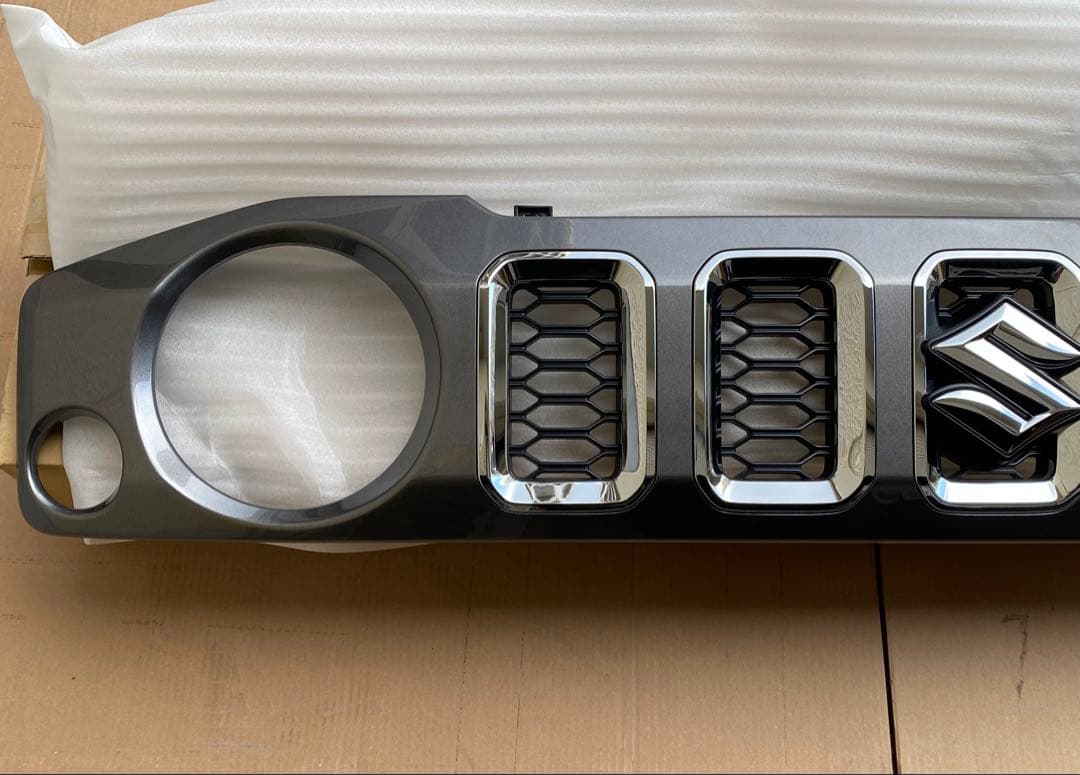 新車　SUZUKI スズキ　ジムニーノマド 純正フロントグリル