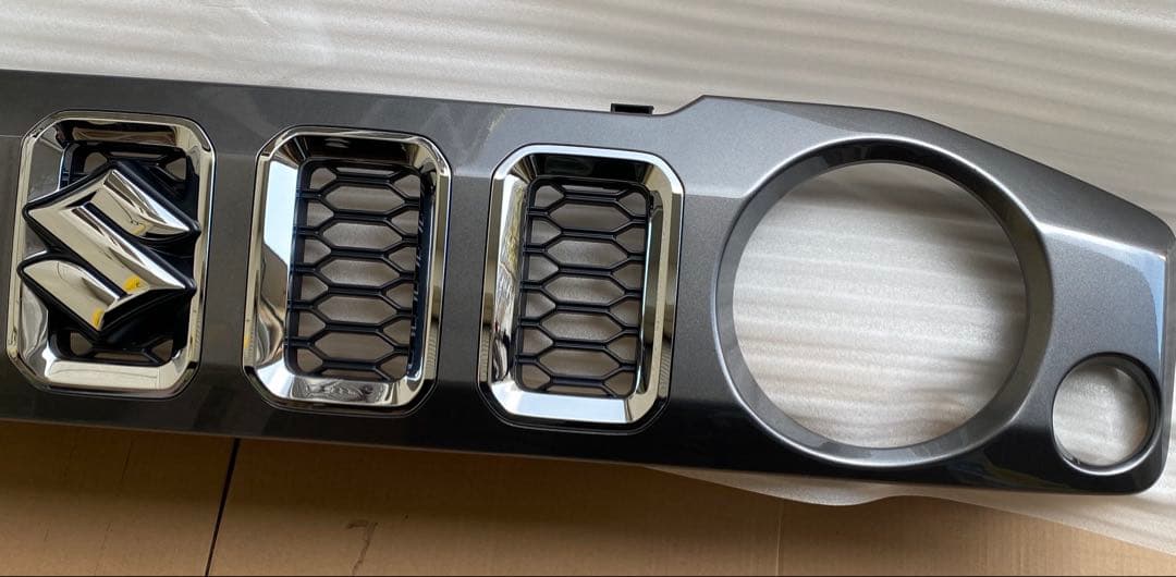 新車　SUZUKI スズキ　ジムニーノマド 純正フロントグリル