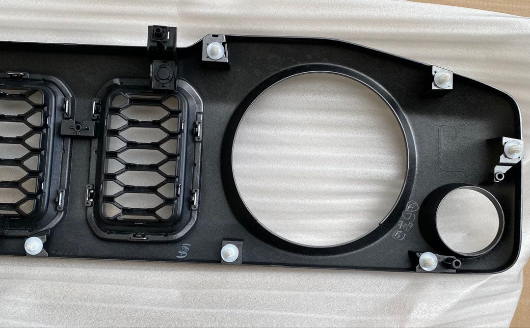 新車　SUZUKI スズキ　ジムニーノマド 純正フロントグリル