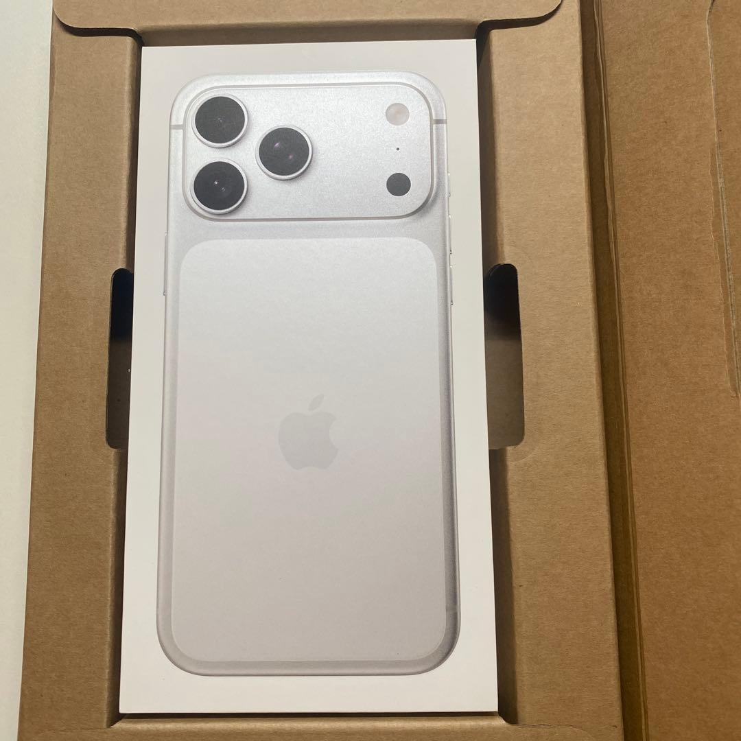 新品未開封　iPhone17ProMax 512GB シルバー
