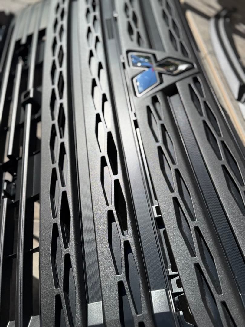 ②デリカd5 グリル　リア　ロアバンパー　ラプターライナー塗装