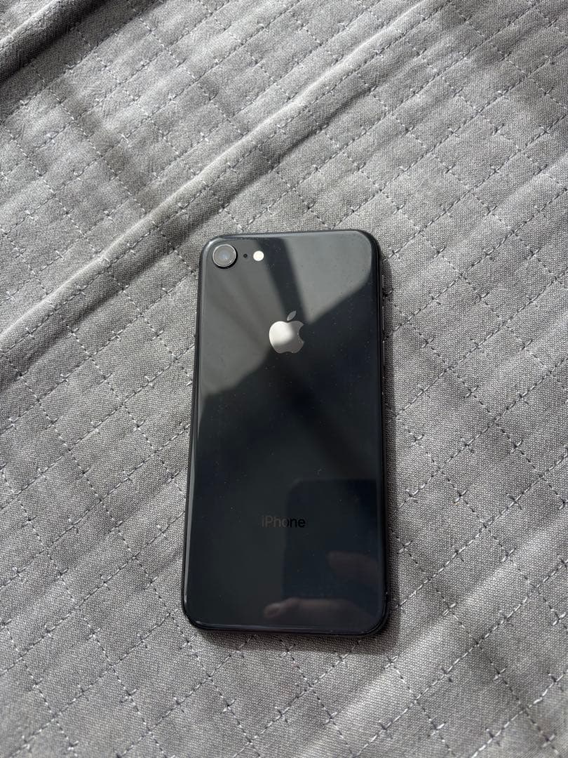 Apple iPhone 8 スペースグレー 本体