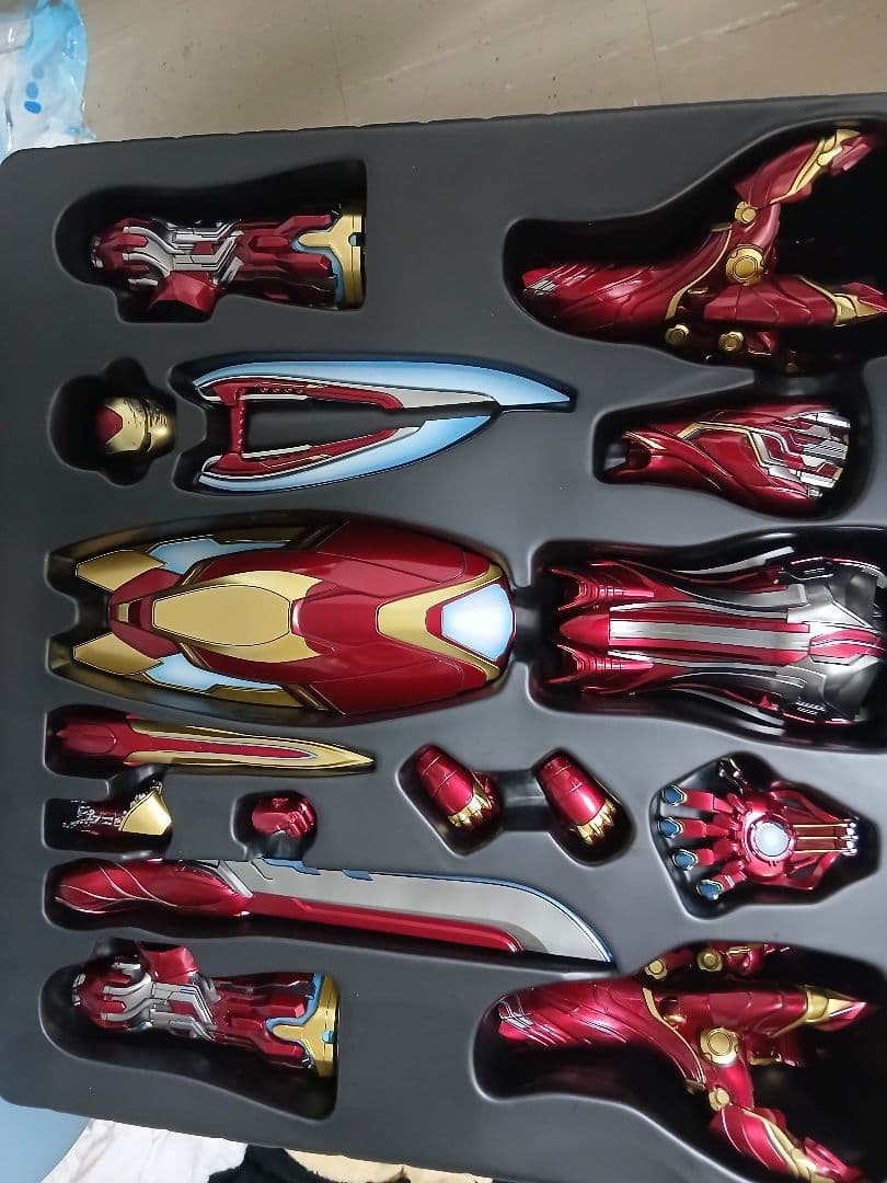 ホットトイズアイアンマン マーク50LEDライト付き