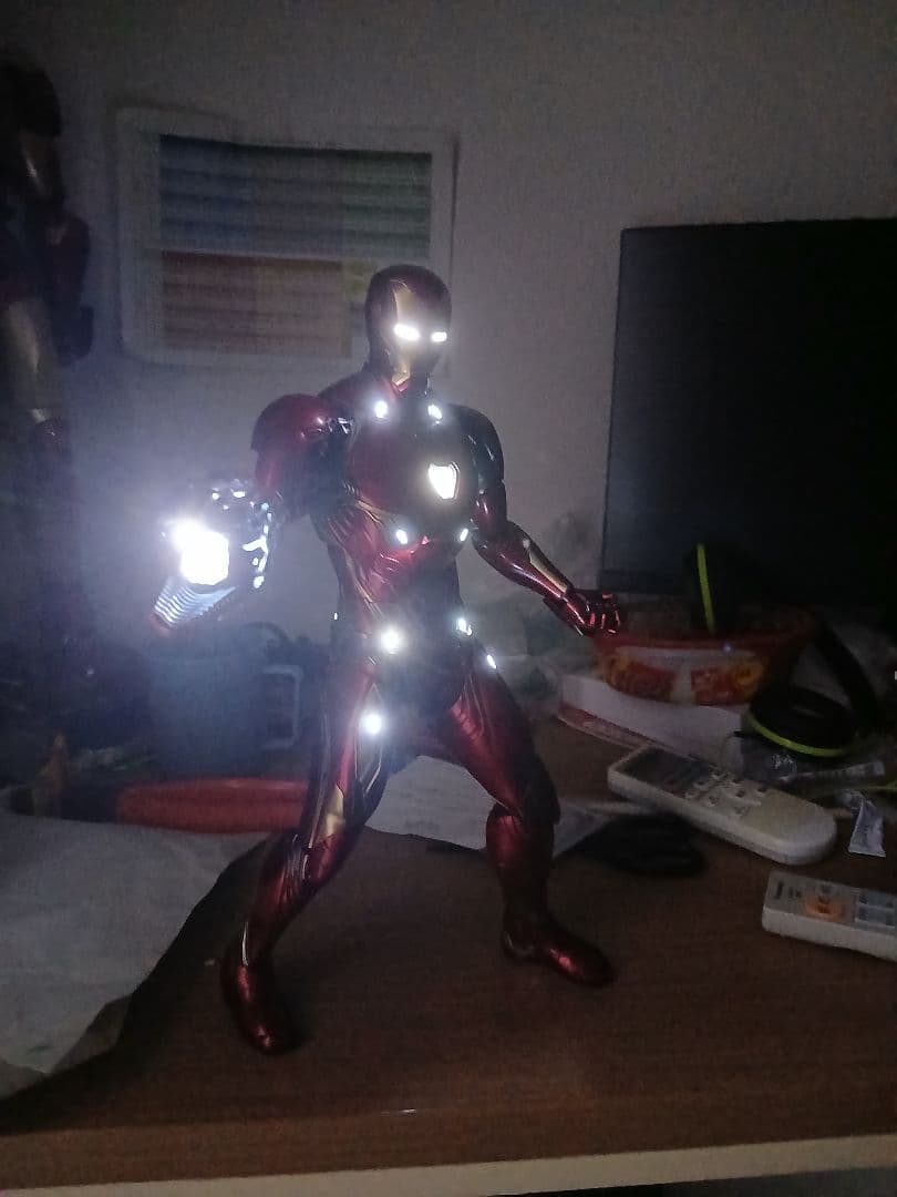 ホットトイズアイアンマン マーク50LEDライト付き