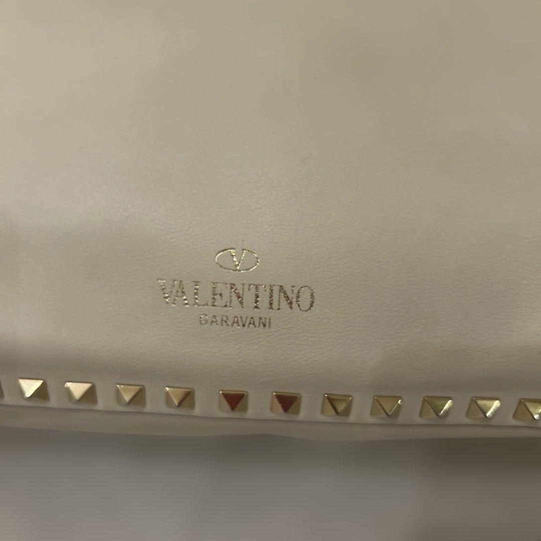 Valentino Garavaniロックスタッズ・オフホワイトバッグ