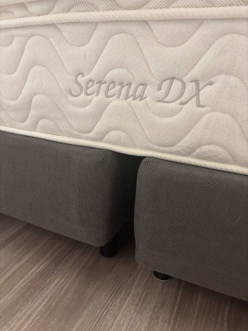 クイーン ベッドフレーム　マットレス