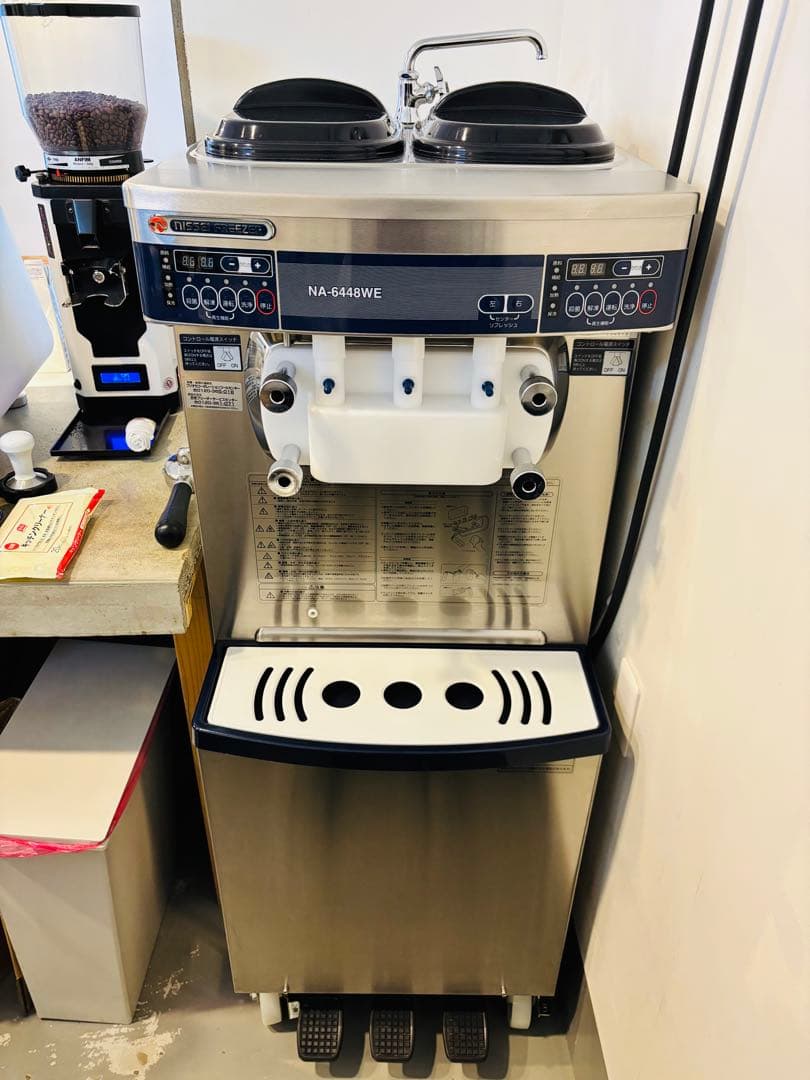 日世ソフトクリームサーバーNA-6448WE型（自動殺菌）