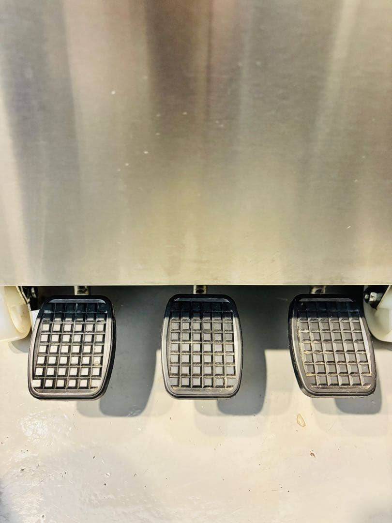 日世ソフトクリームサーバーNA-6448WE型（自動殺菌）