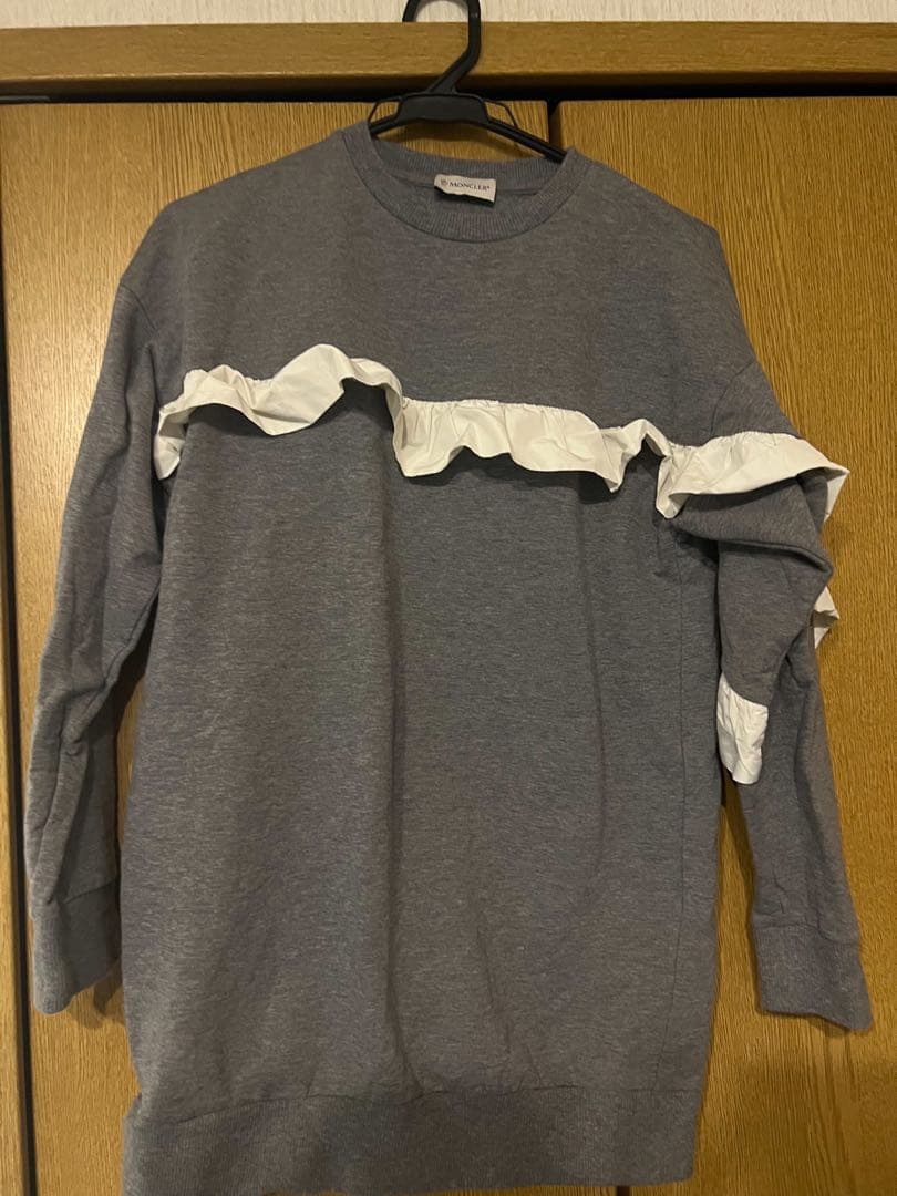 MONCLER 美品フリル付きグレー トレーナー