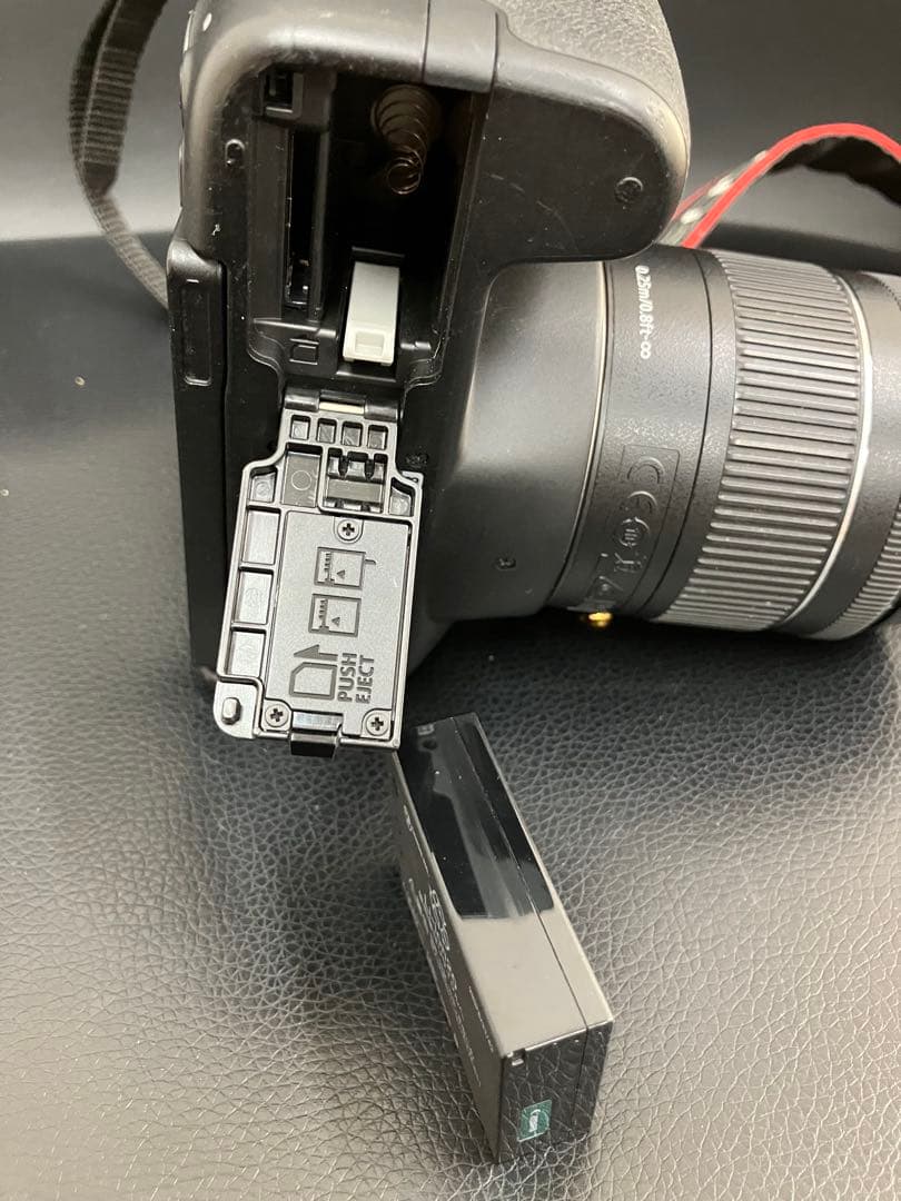 サト 様CANON EOS Kiss X10 レンズキット　一眼レフカメラ