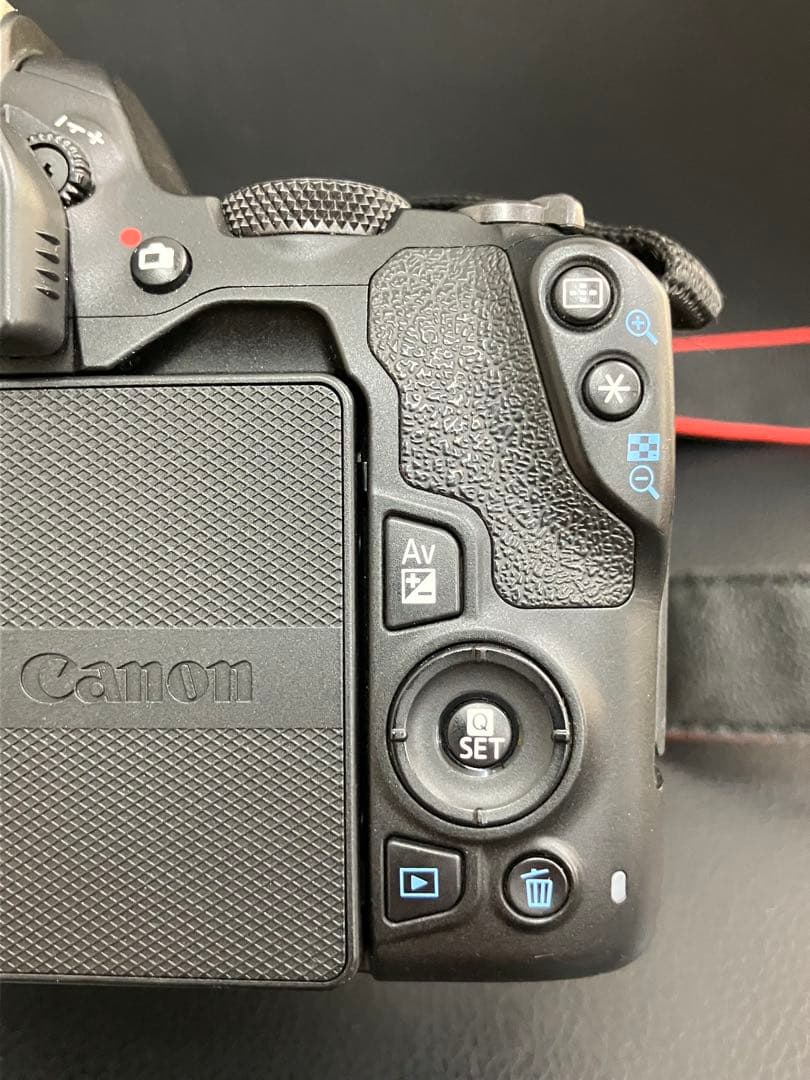 サト 様CANON EOS Kiss X10 レンズキット　一眼レフカメラ