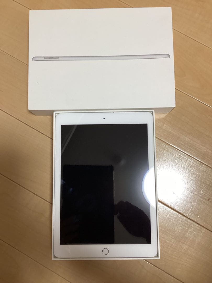 Apple iPad (第6世代) 32GB Wi-Fi シルバー
