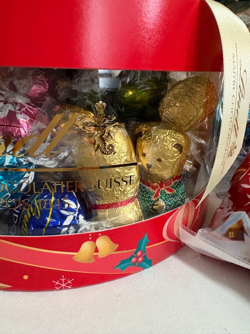 Lindt リンドール クリスマスギフトセット 90個　QVC
