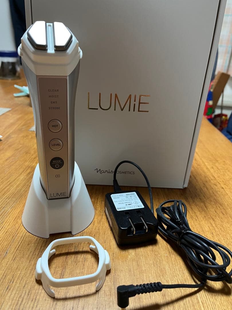 ナリス化粧品　ルミエ