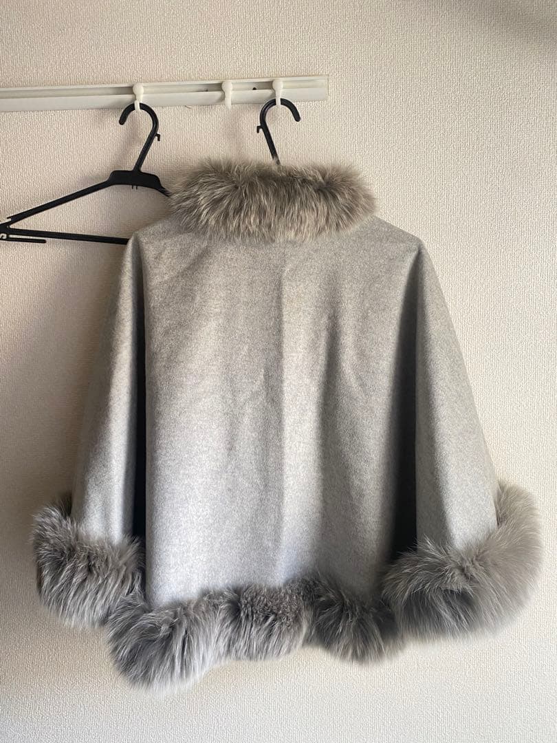 グレースクラス　カシミヤ　フォックスファー付きケープポンチョ