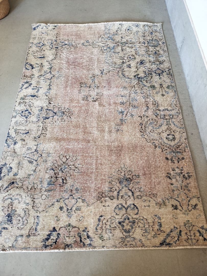 【タコ物語】シャビーなモーブピンクのヴィンテージラグ　No.722