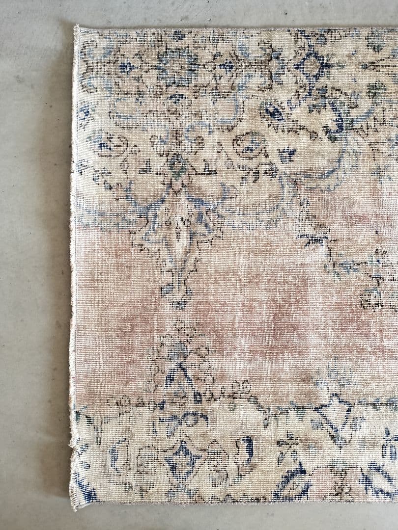 【タコ物語】シャビーなモーブピンクのヴィンテージラグ　No.722