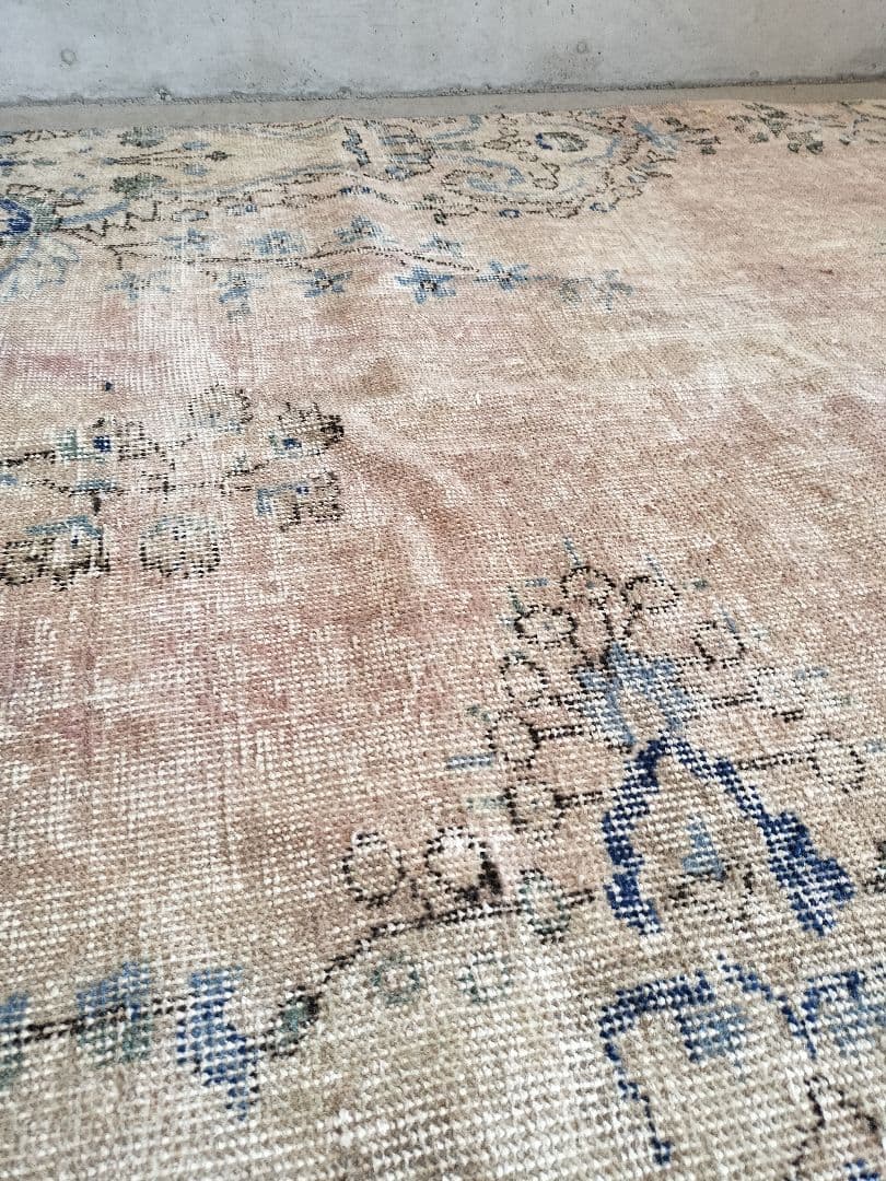 【タコ物語】シャビーなモーブピンクのヴィンテージラグ　No.722