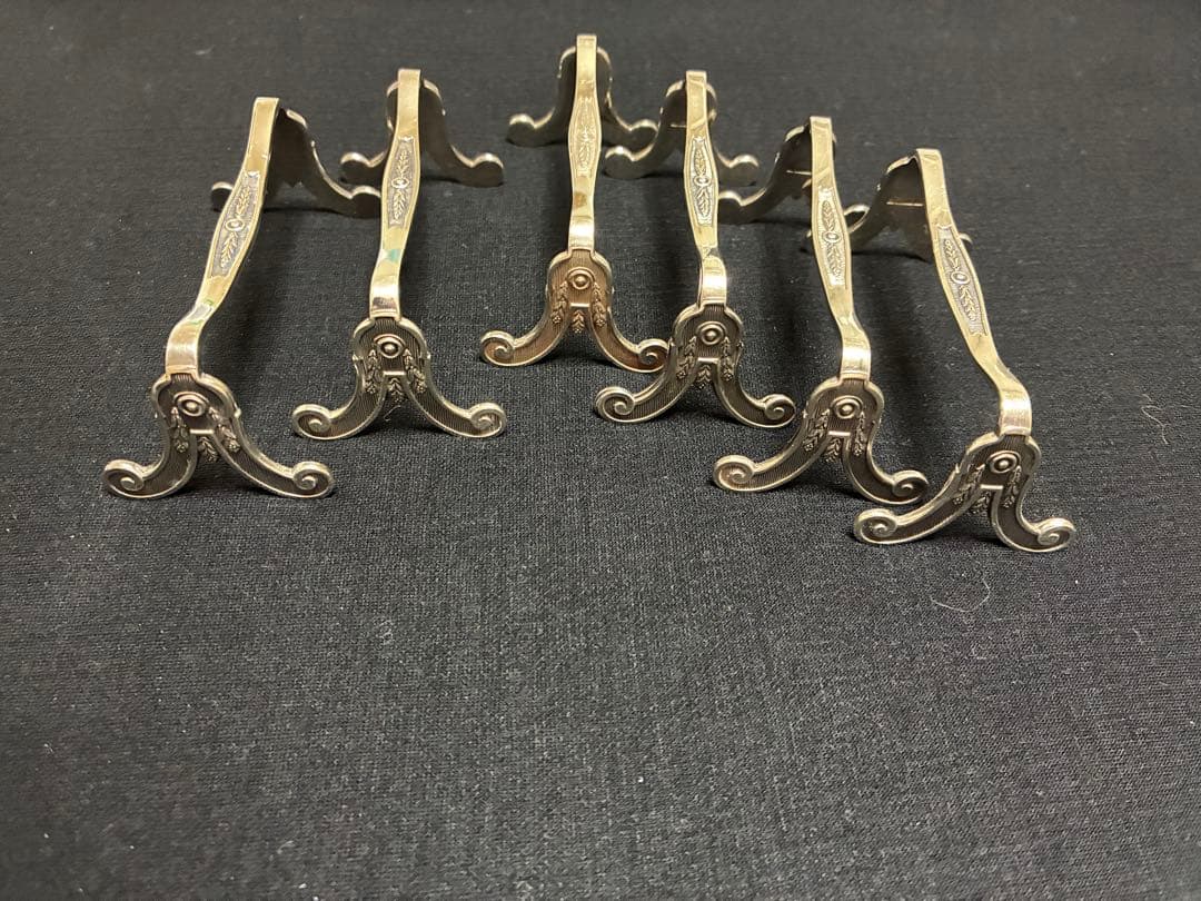 クリストフル 、レリーフが美しいLuis 16世スタイルのナイフレスト6本箱付き