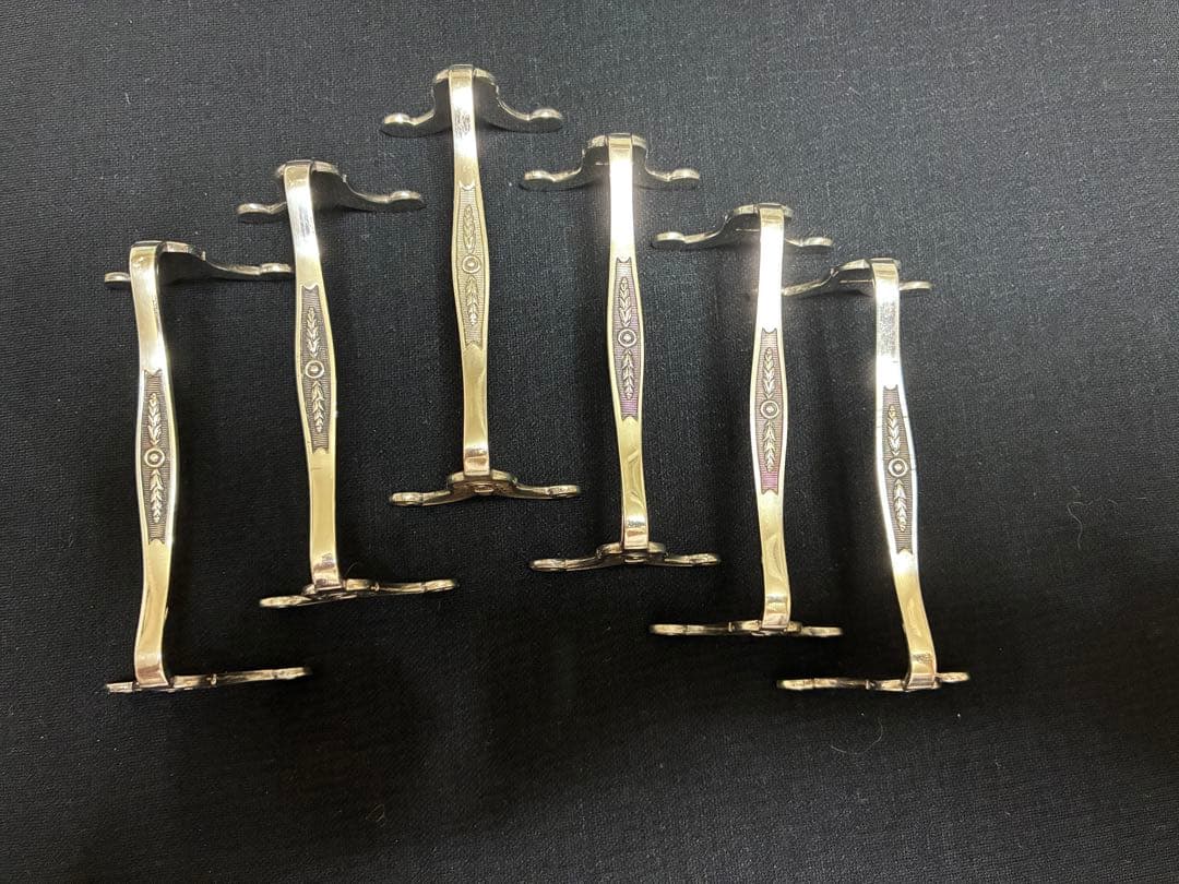 クリストフル 、レリーフが美しいLuis 16世スタイルのナイフレスト6本箱付き