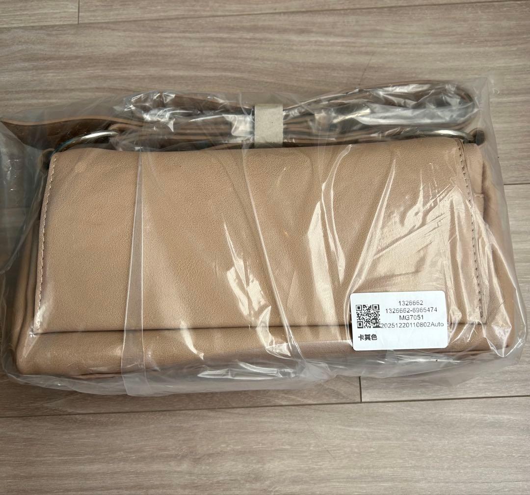 新品！ビアズリー風　 レザーボディバッグ　ベージュ