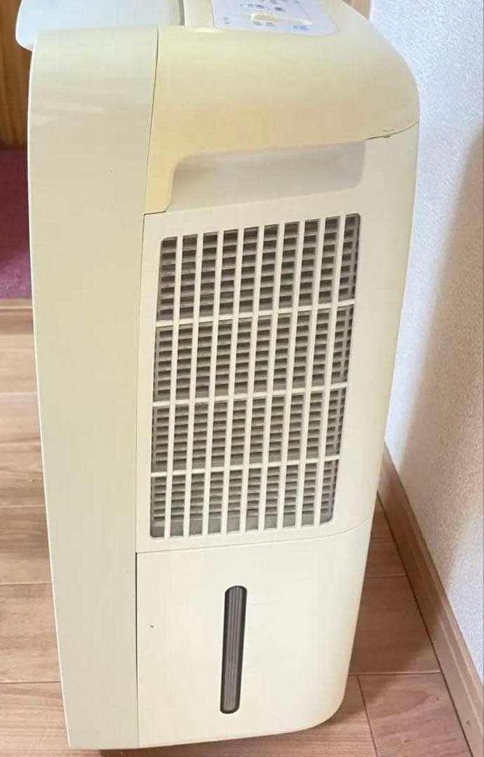 週末セール　SHARP シャプ　衣類乾燥/除湿機 CMーL100