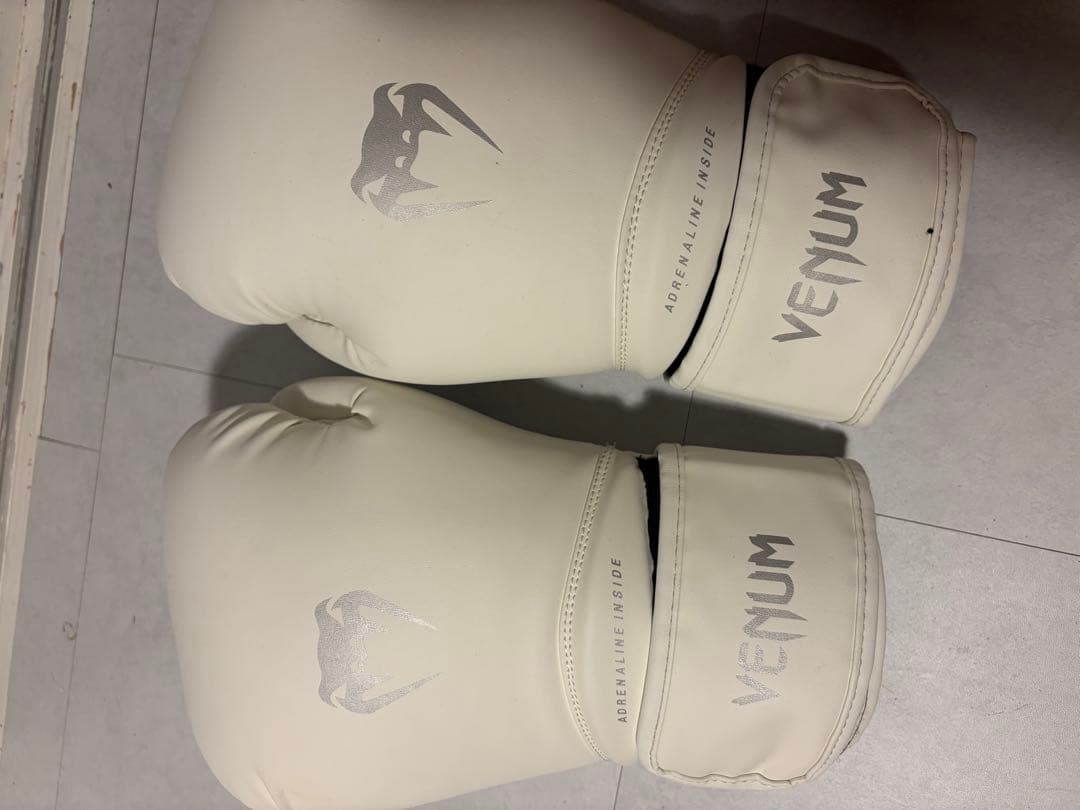 Venum ボクシンググローブ 14oz ホワイト