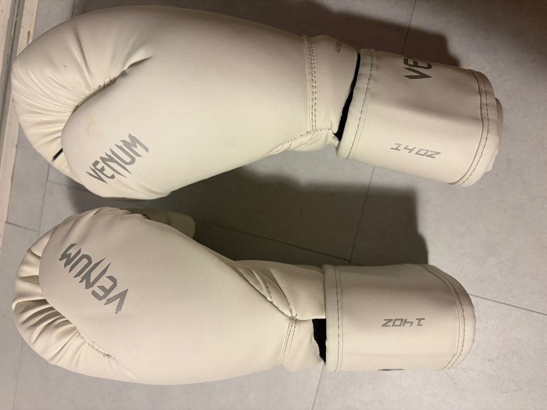 Venum ボクシンググローブ 14oz ホワイト