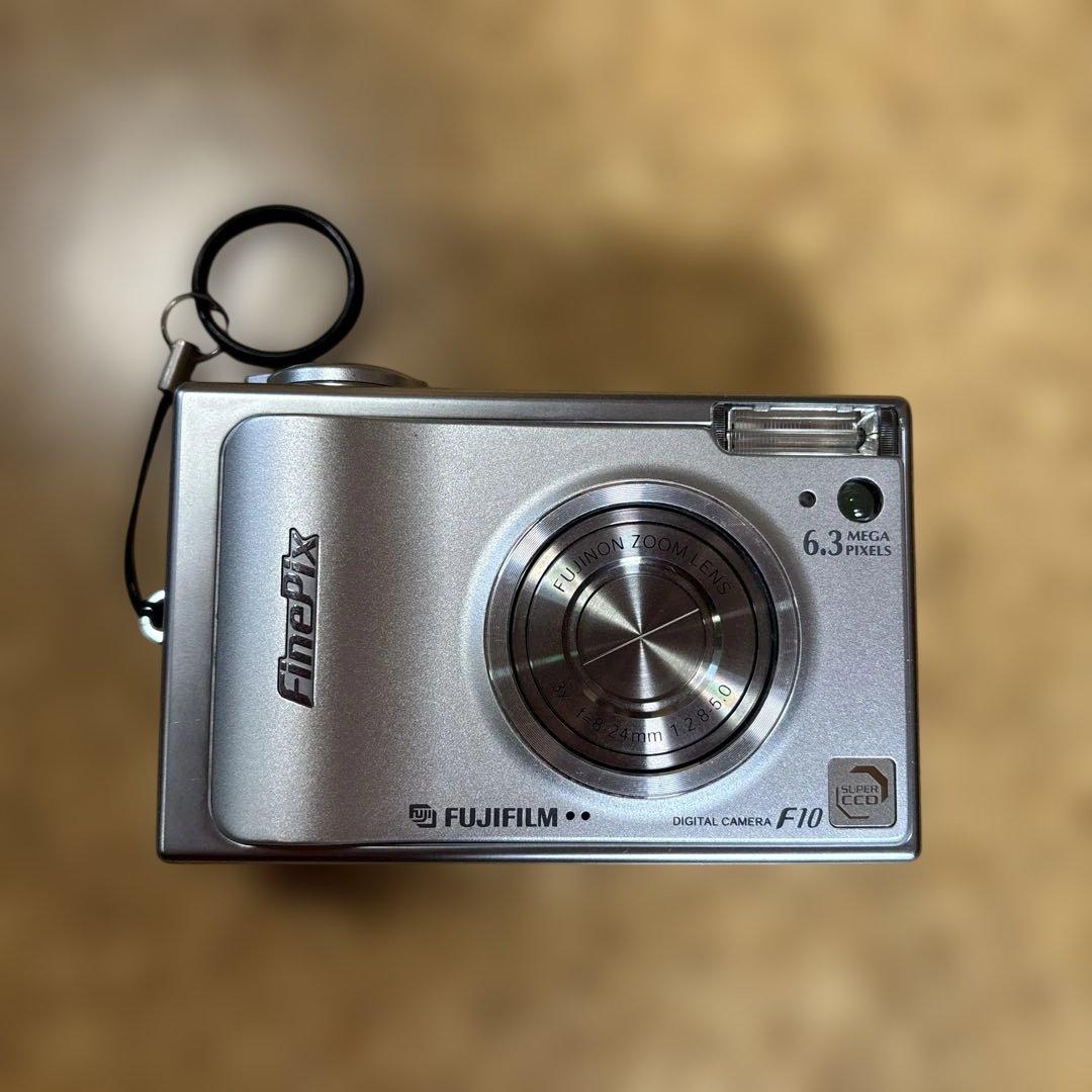 Fujifilm FinePix F10 コンパクトデジタルカメラ
