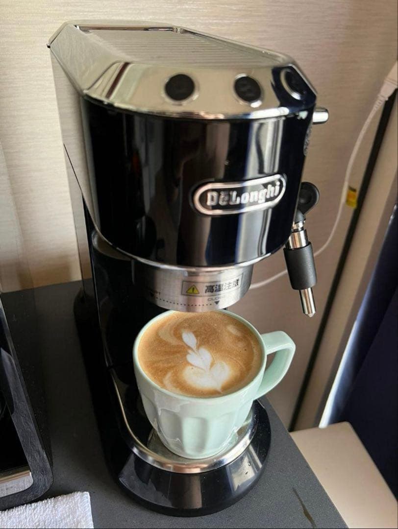 DeLonghi エスプレッソマシン 黒　26日まで