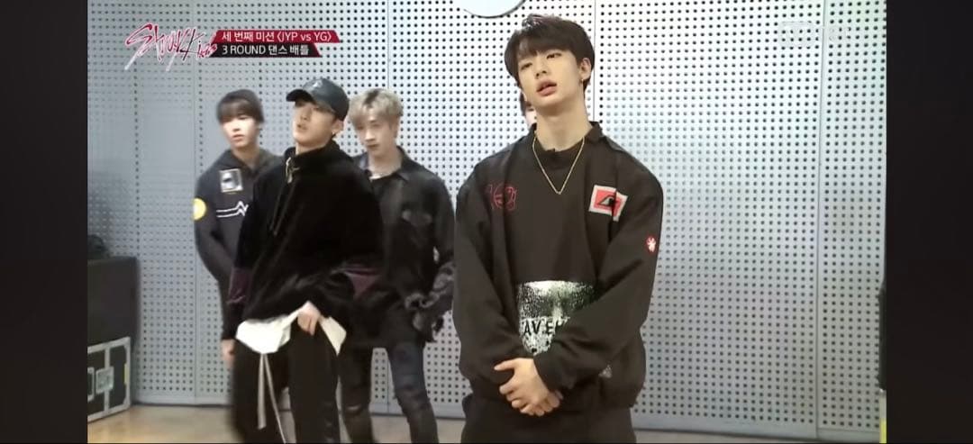 【stray kids ヒョンジン着用】 c.e cavempt スウェット