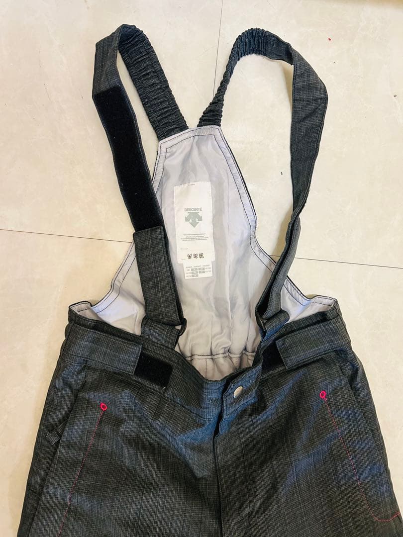 DESCENTEスキーウェアkids（シルバー/ピンク）パンツ　チャコールグレー