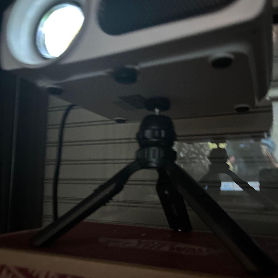 ホワイトプロジェクター 本体 三脚付き＆スクリーン