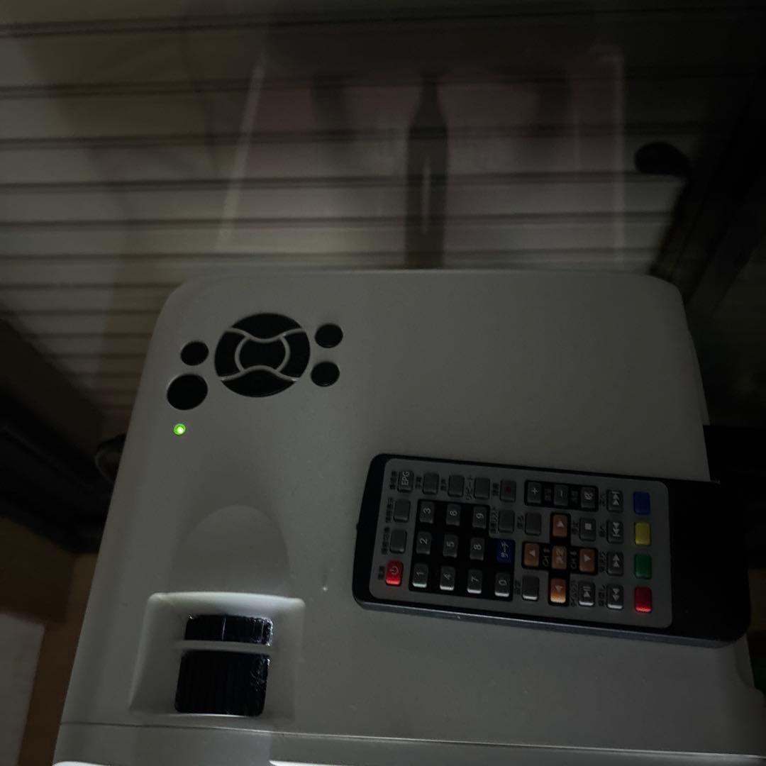 ホワイトプロジェクター 本体 三脚付き＆スクリーン