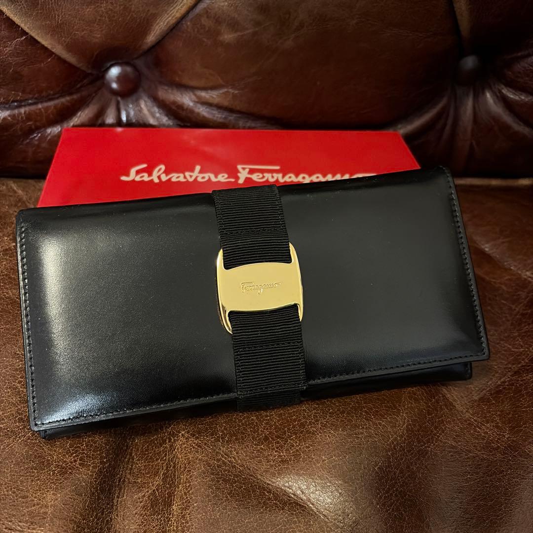 Salvatore Ferragamo フェラガモ 長財布 黒