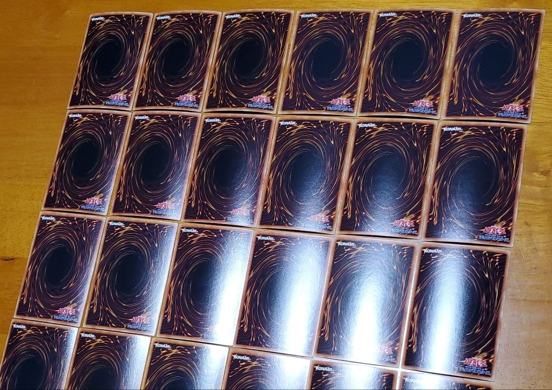 遊戯王　まとめ売り　青眼の白龍　ブラックマジシャン他　36枚セット本日出品取下げ