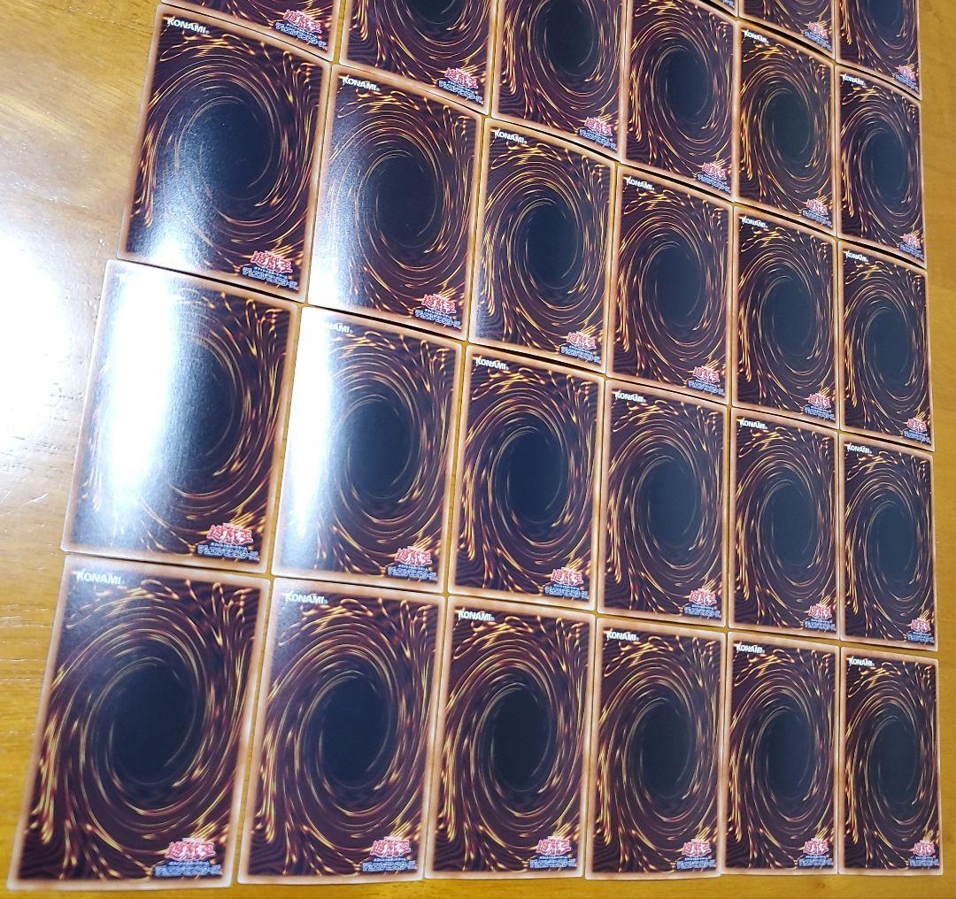 遊戯王　まとめ売り　青眼の白龍　ブラックマジシャン他　36枚セット本日出品取下げ