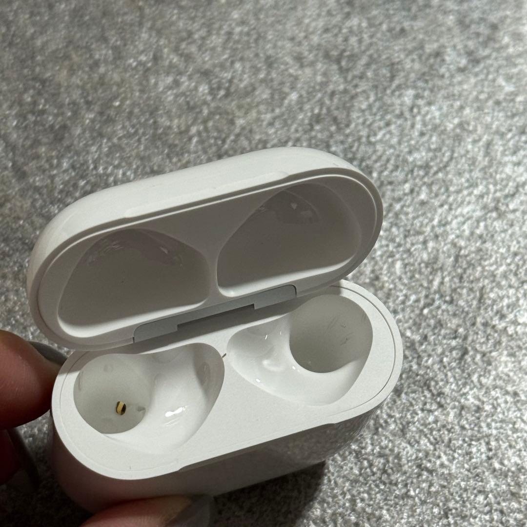 美品 AirPods 4 本体 アクティブノイズキャンセリング ①