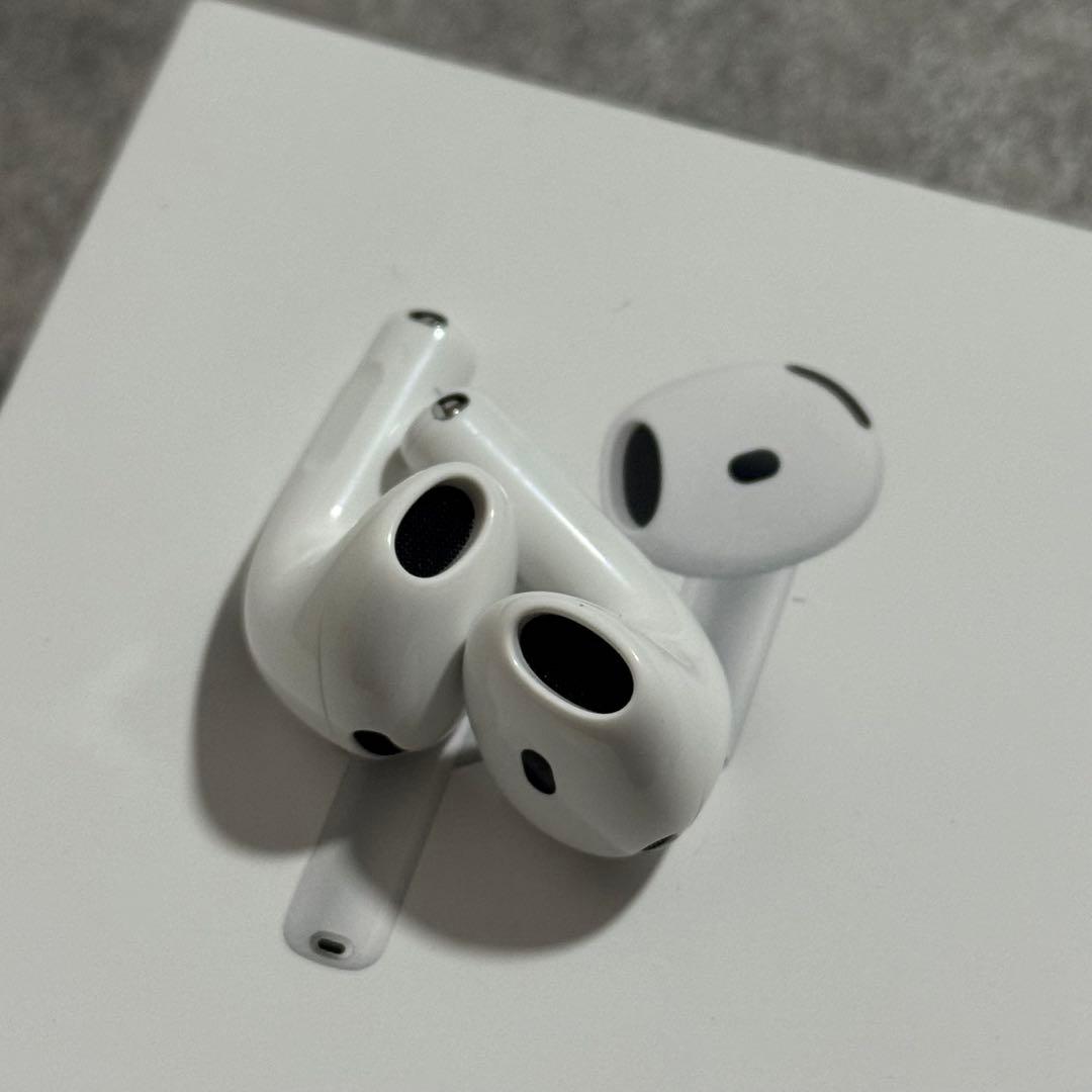 美品 AirPods 4 本体 アクティブノイズキャンセリング ①