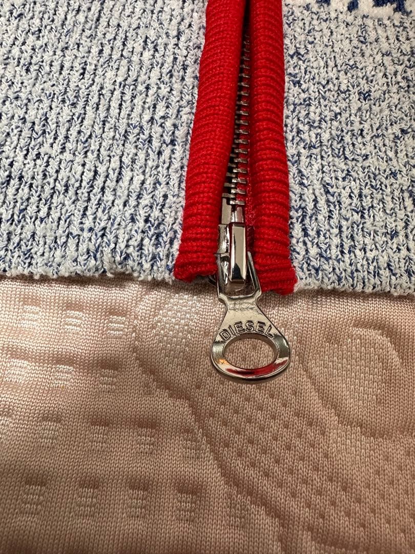 ディーゼル　ロゴ総柄 ジップアップ ニット ブルー/ホワイト A10197