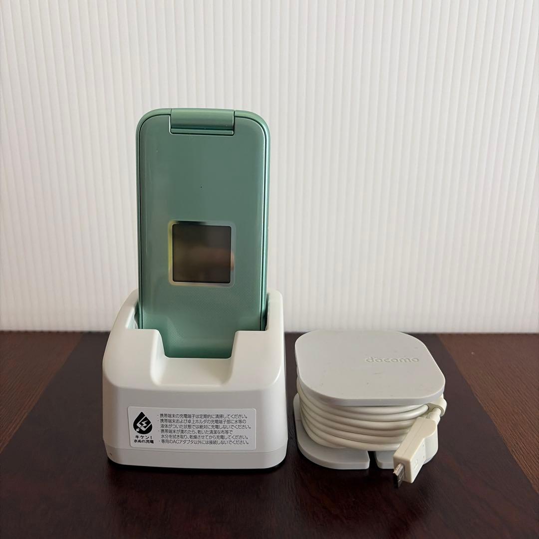 docomo F-02J 折りたたみ式携帯電話 ミントグリーン