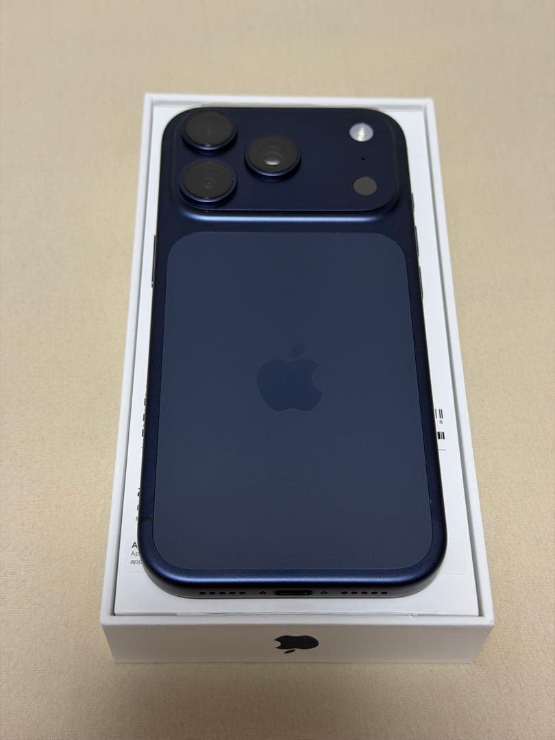 [美品]香港版iPhone 17 Pro 1TB物理SIM対応 純正ケース付け