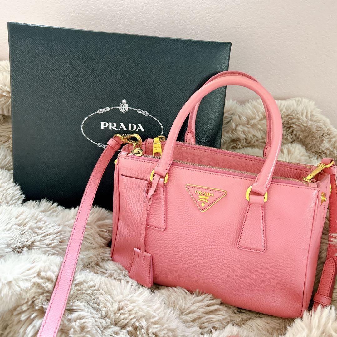 プラダ ガレリアサフィアーノ バッグ スモール ピンク ショルダーストラップ付き